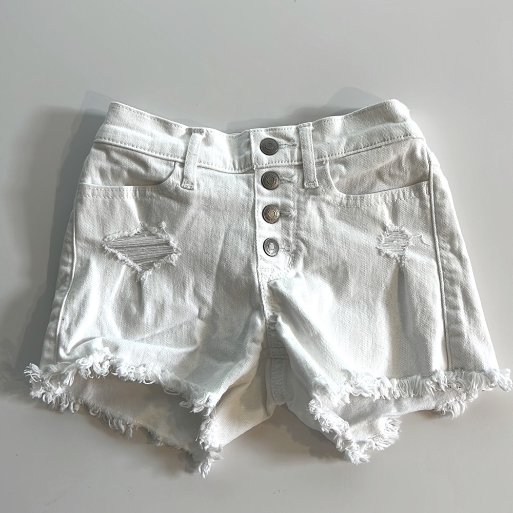 Abercrombie Kids slip on button up shorts. Size 7/8.